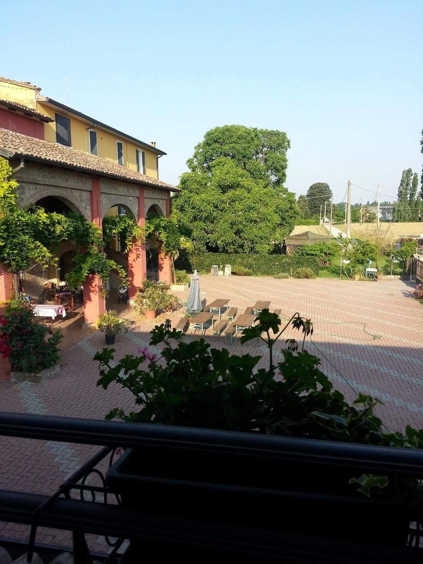 Agriturismo La Fattoria Del Boschetto Fontanellato Kültér fotó